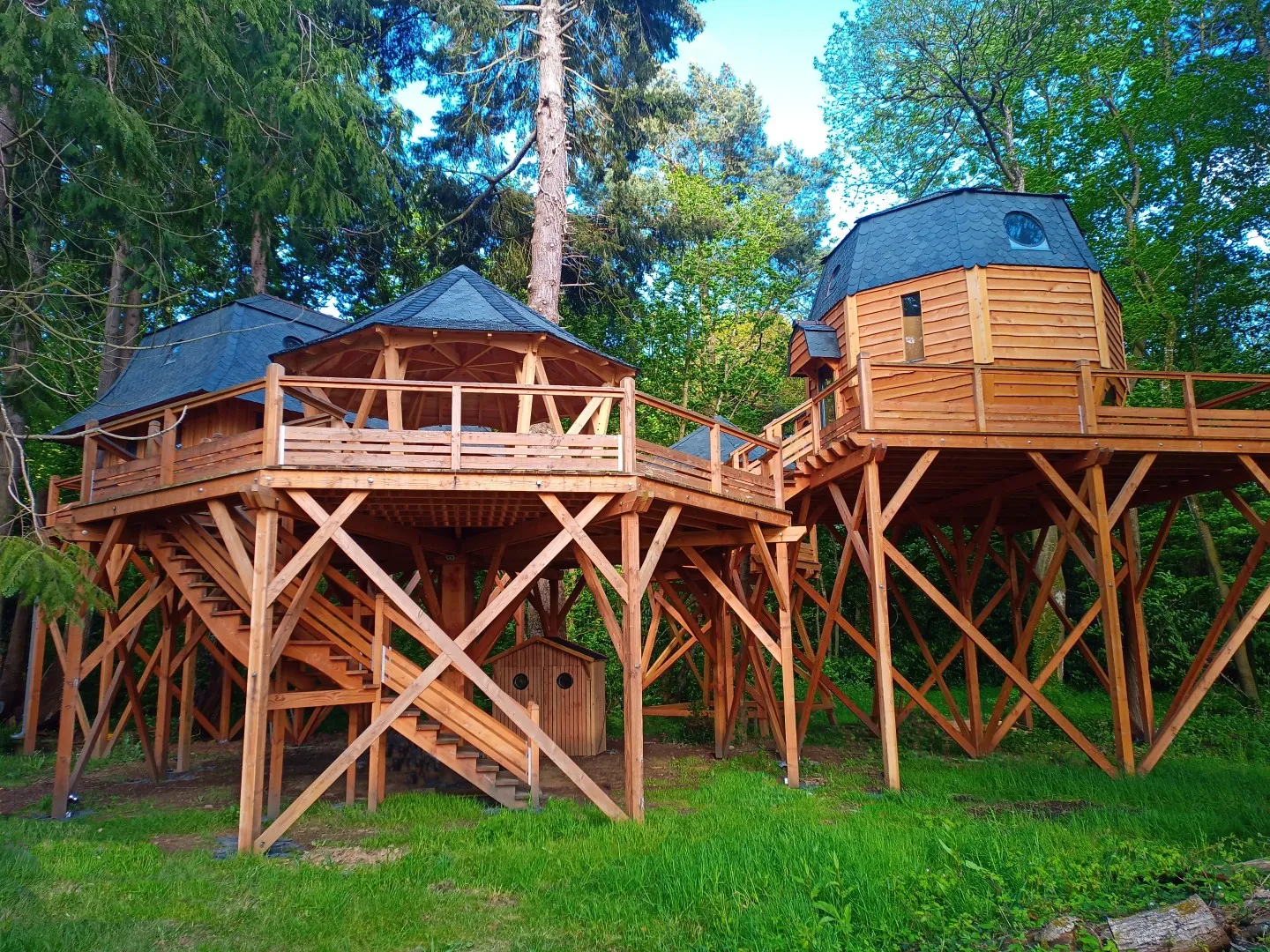 Cabane Tok-Asia, cabane au sol à Mantallot