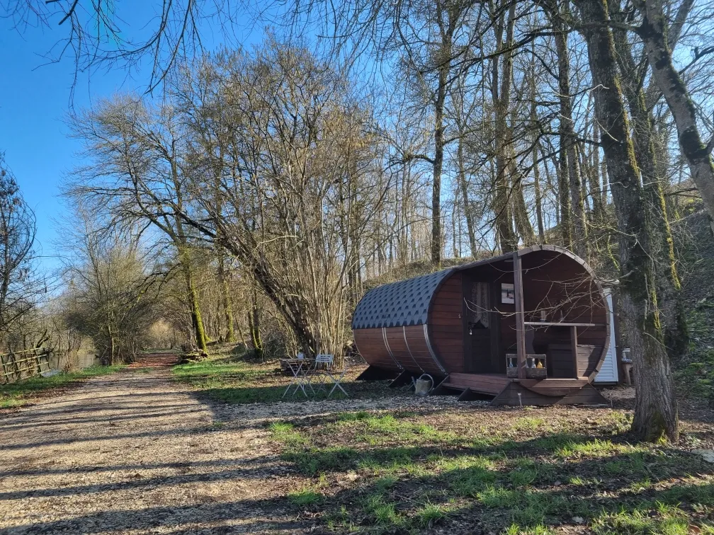 Cabane Tonneau, cabane au sol à Châteauroux
