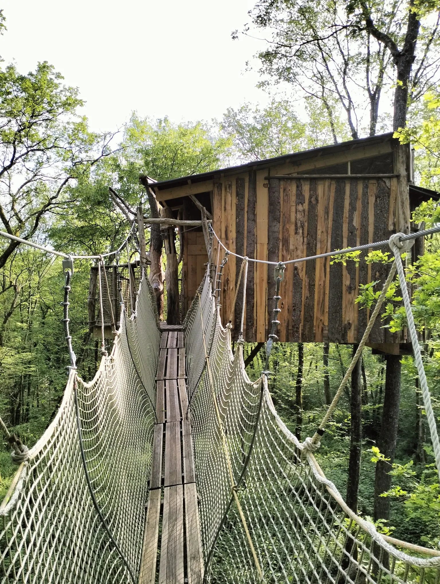 Cabane Trappeur, cabane dans les arbres à Ranchot