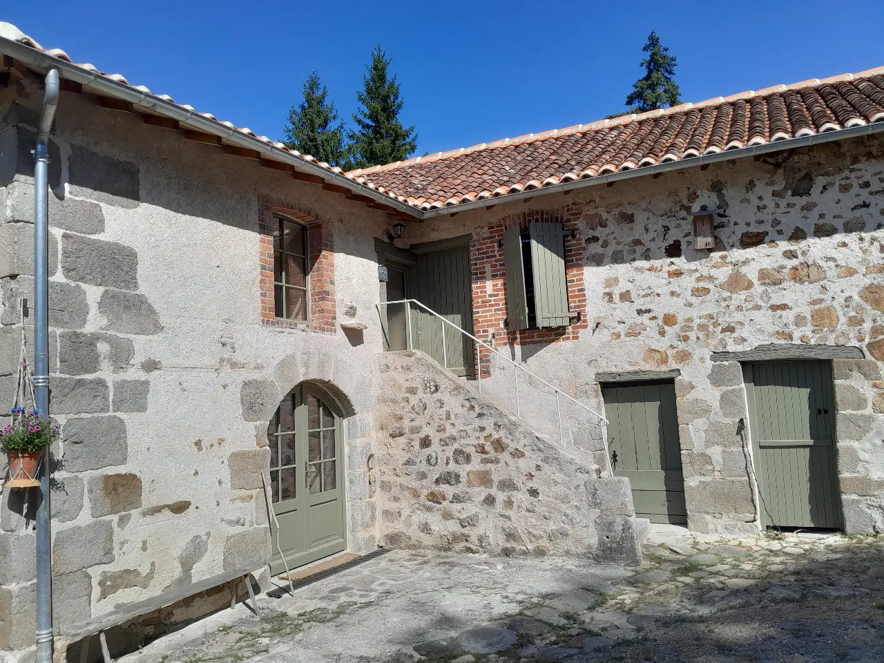 Cabanes de Chanteclair à Chalais, photo 3