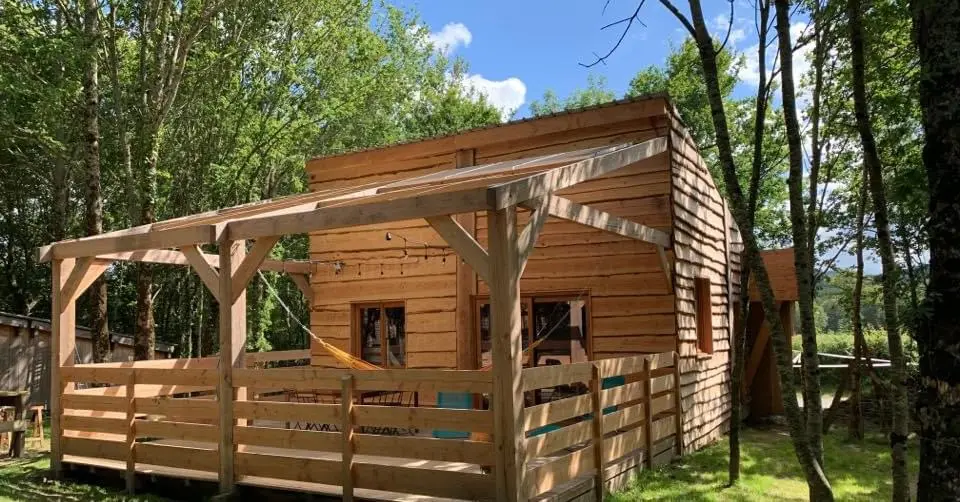 Cabanes de Lou-loup, cabane au sol à Anzême