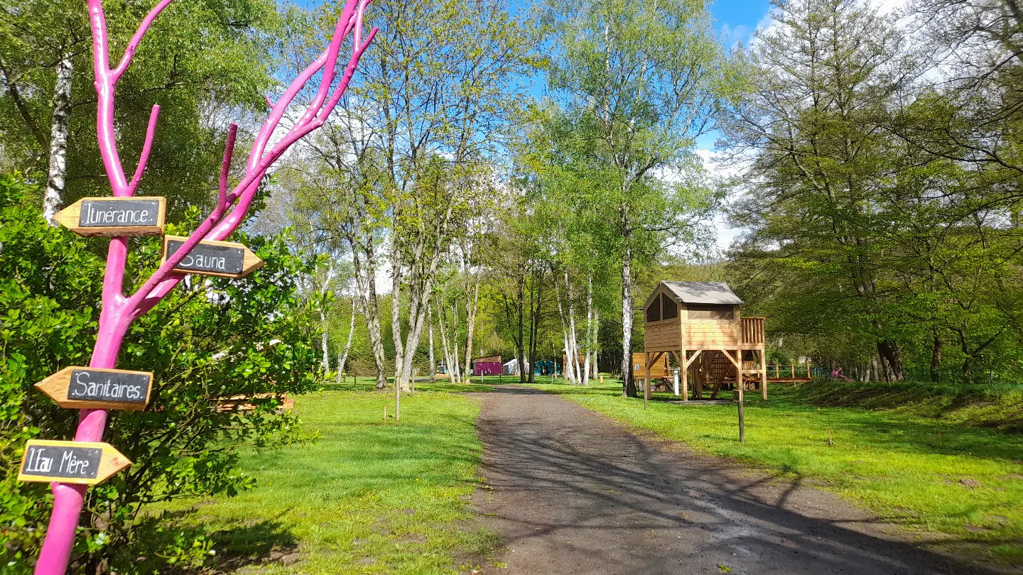 Cabanes du Camping de l'Eau Mère, cabane au sol à Sauxillanges