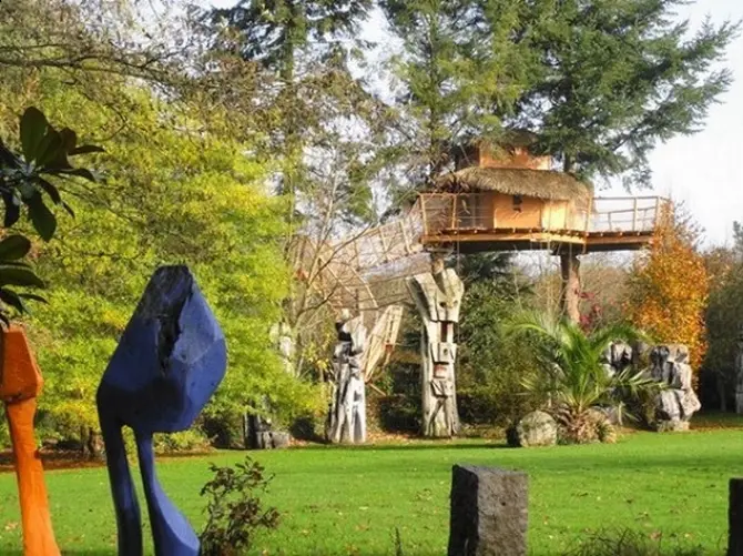 Cabanes du Jardin de Pierre, cabane au sol à Pléhédel