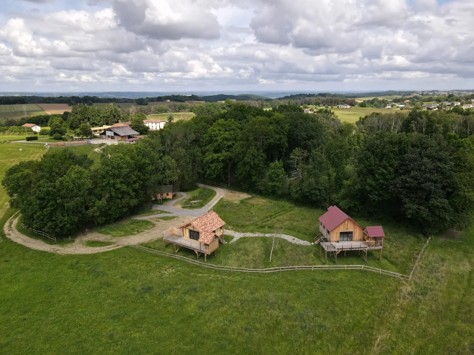 Cabanes du Lizon, cabane au sol à Bernadets-Dessus