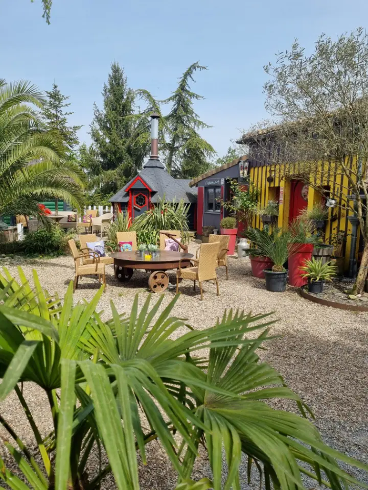 Cabanes du Tertre, cabane au sol à Fronsac