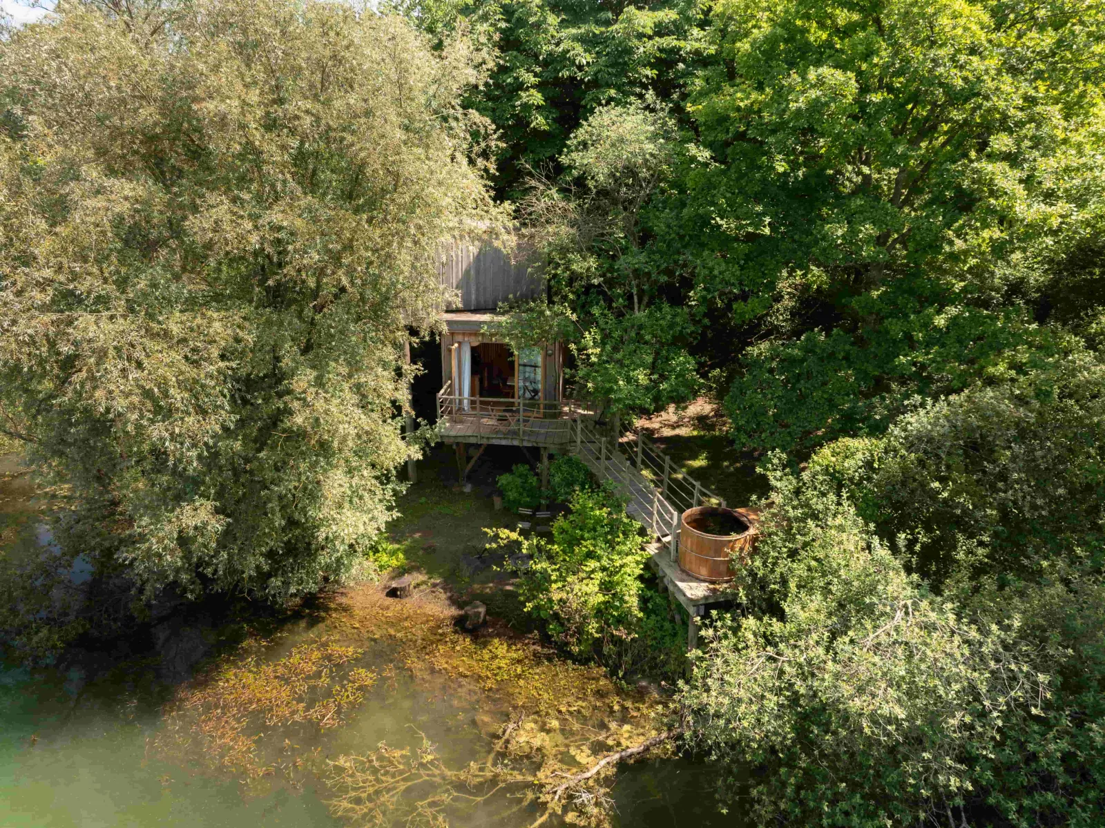 Cabanes Duo Bord de l'Eau, cabane sur pilotis à Saint-Léger-aux-Bois
