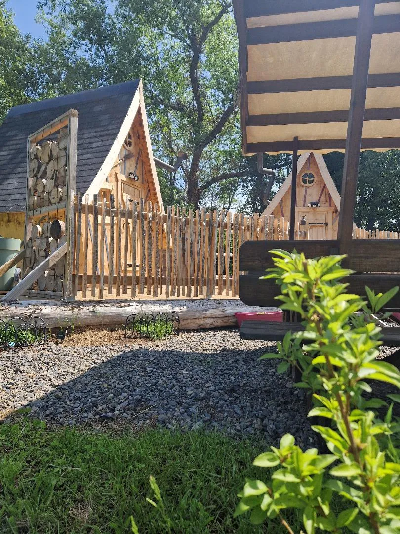 Cabanes féeriques Family du Cheix à Saint-Diéry, photo 3