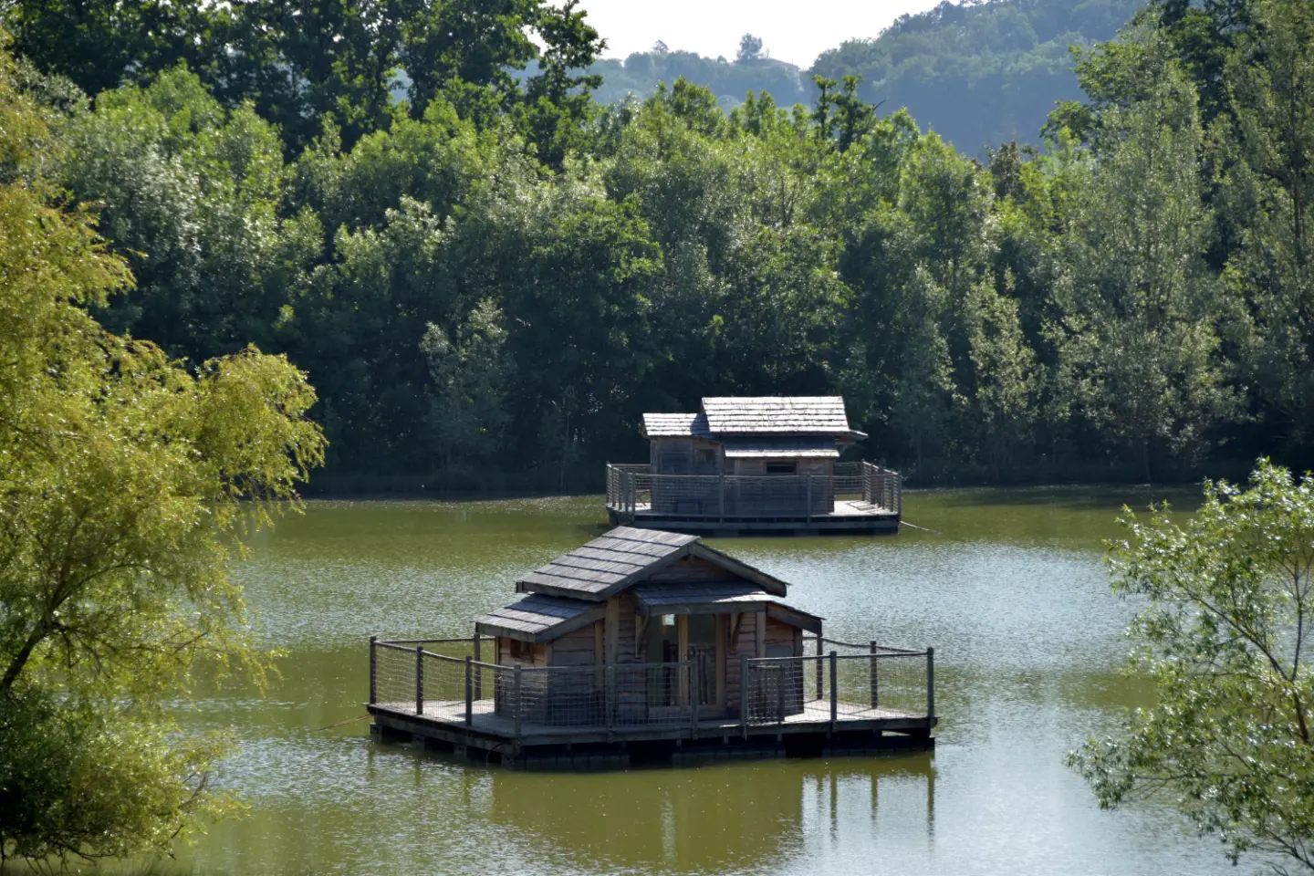 Cabanes flottantes de Pelisse, cabane sur l'eau à Douzains