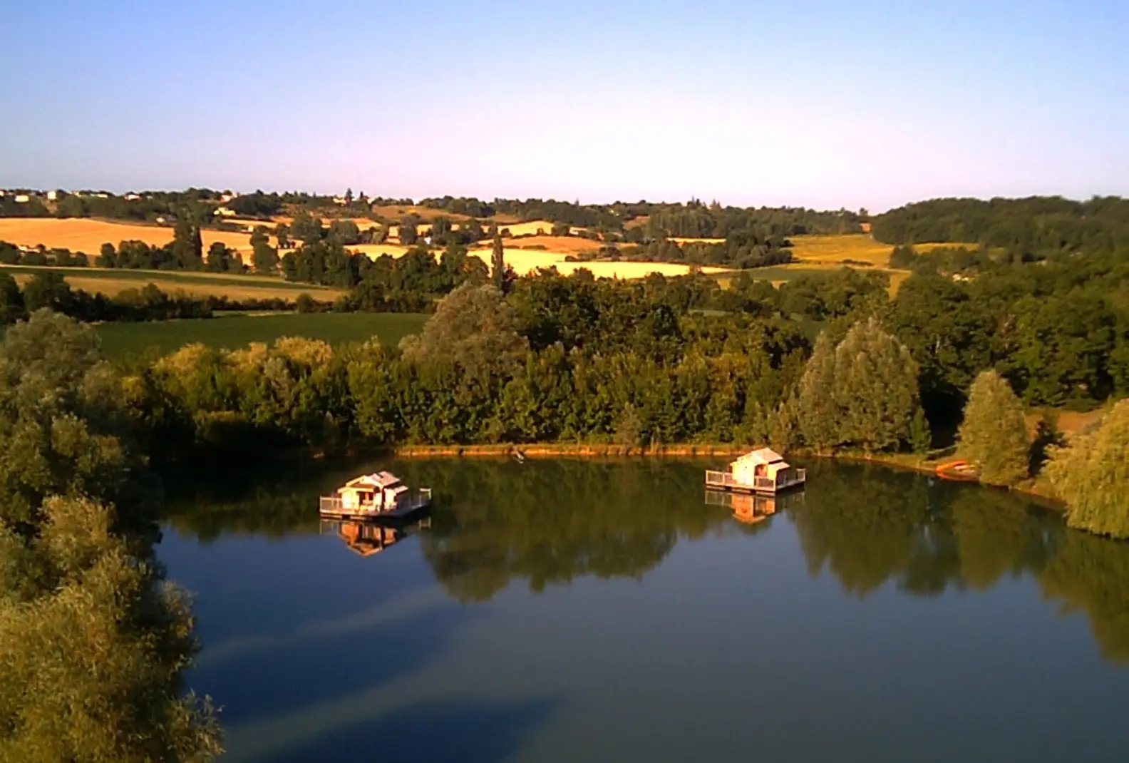Cabanes flottantes de Pelisse à Douzains, photo 4