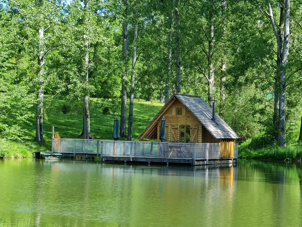Cabanes sur Pilotis, cabane sur pilotis à Saint-Didier-sur-Arroux