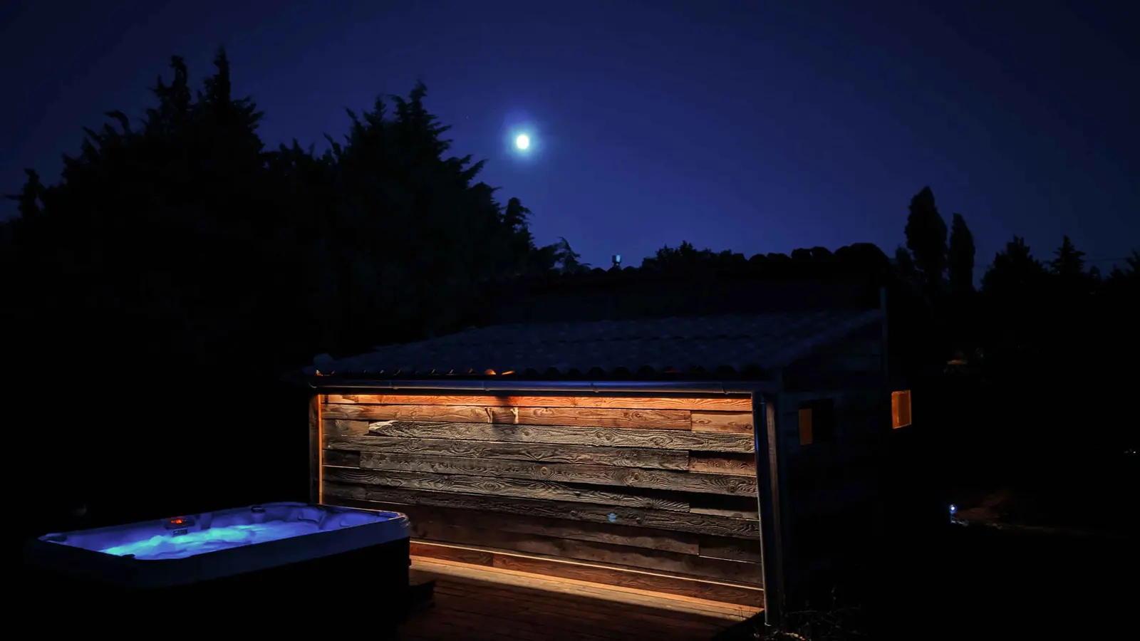 Cabanon au Spa, cabane au sol à Simiane-la-Rotonde