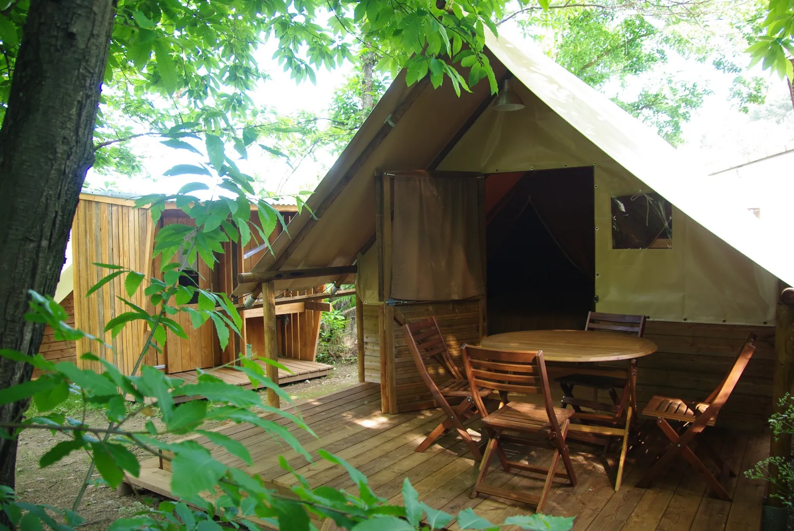 Cabanon toilé, cabane au sol à Gravières