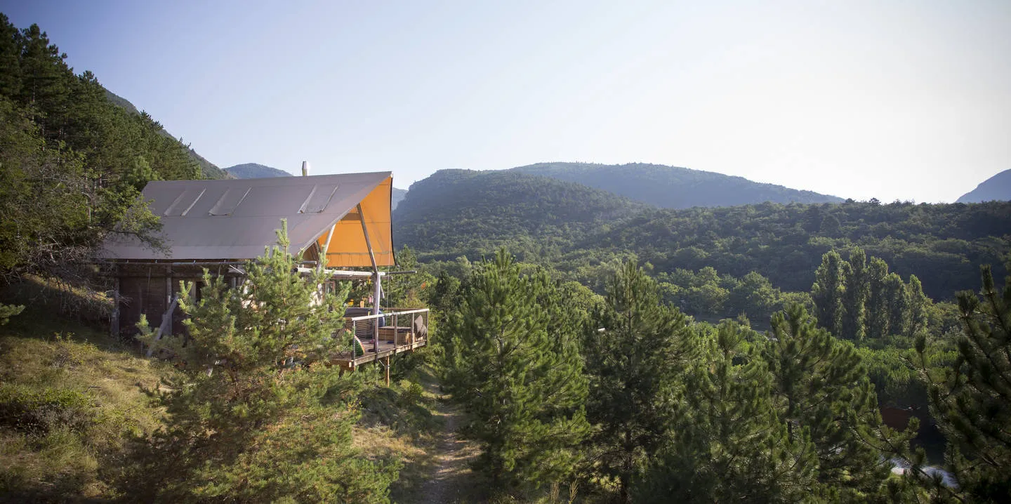 Cahutte I, cabane au sol à Dieulefit