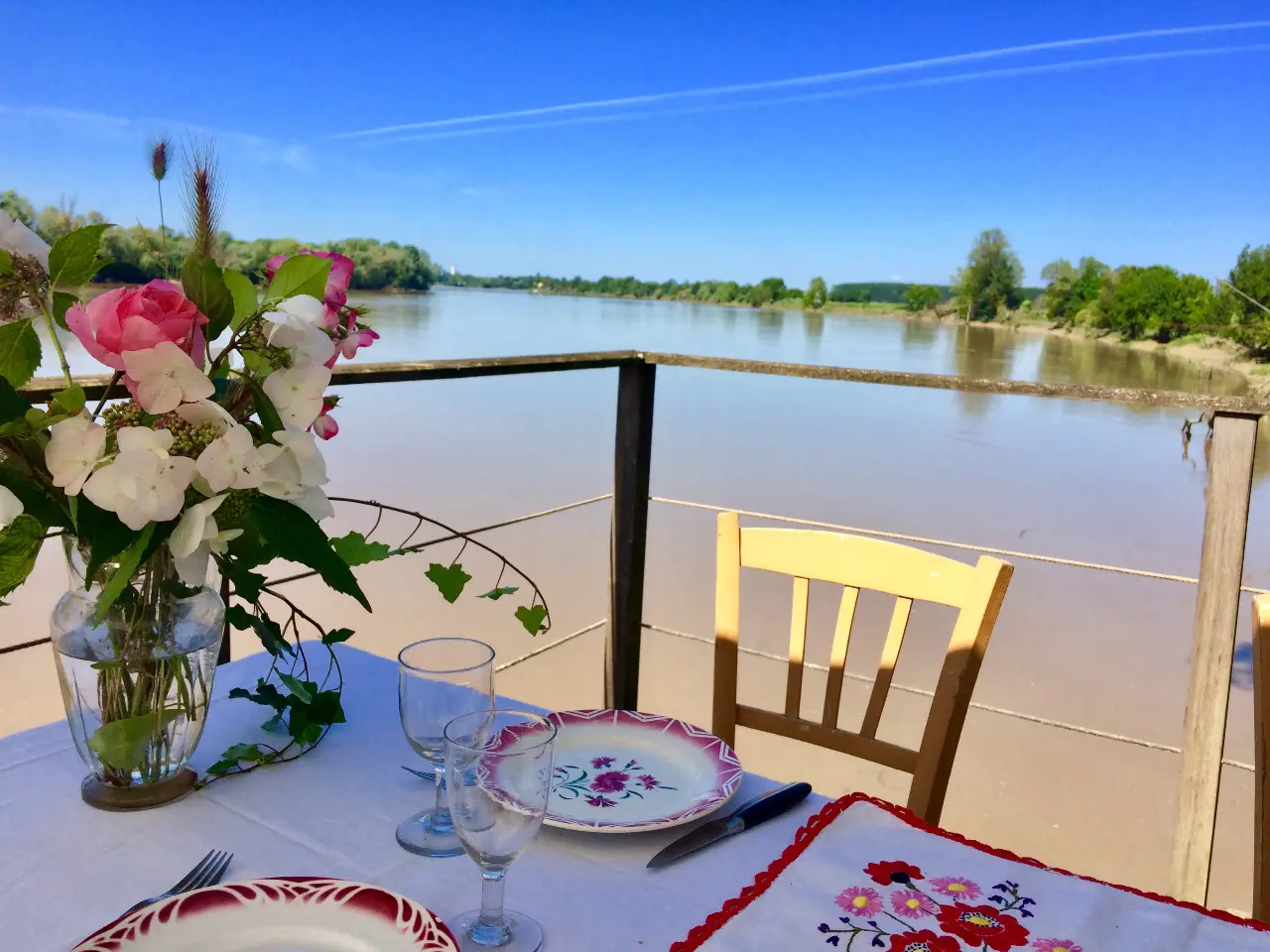 Carrelet sur la Garonne, cabane sur pilotis à Le Tourne