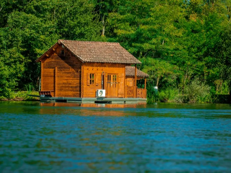 Chalet Flottant Boat Couple, cabane sur l'eau à Sablons