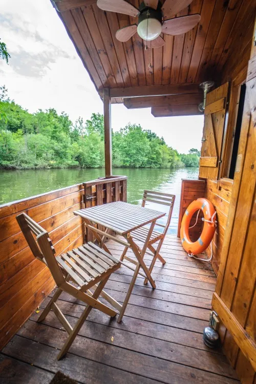 Chalet Flottant Boat Couple à Sablons, photo 5
