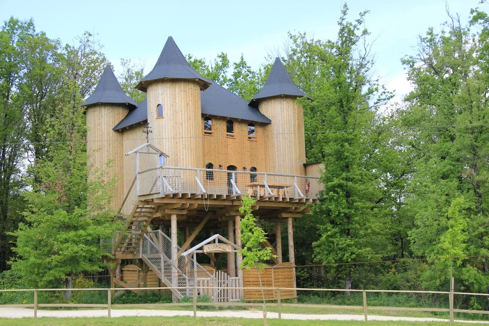 Château dans les branches de Dienné, cabane dans les arbres à Dienné