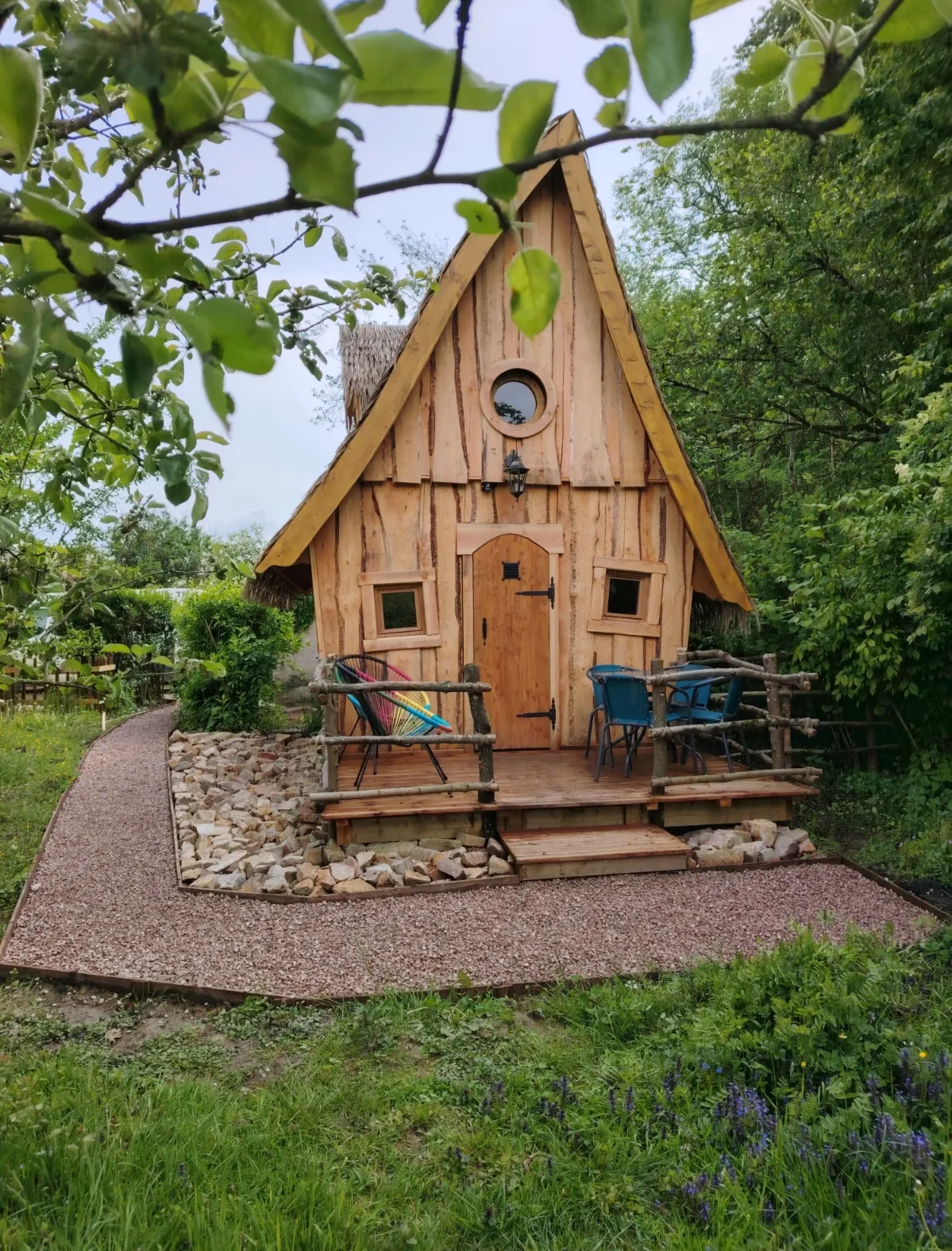 Chaumière ensorcelée, cabane au sol à Anor