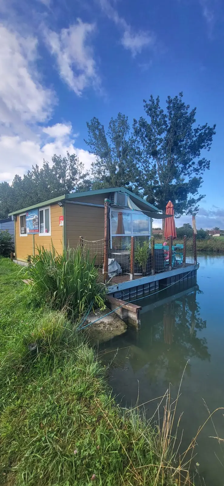 Cottage flottant de Dijon, cabane sur l'eau à Ouges
