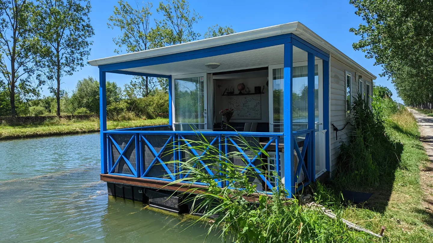 Cottage flottant Liberty, cabane sur l'eau à Saint-Usage