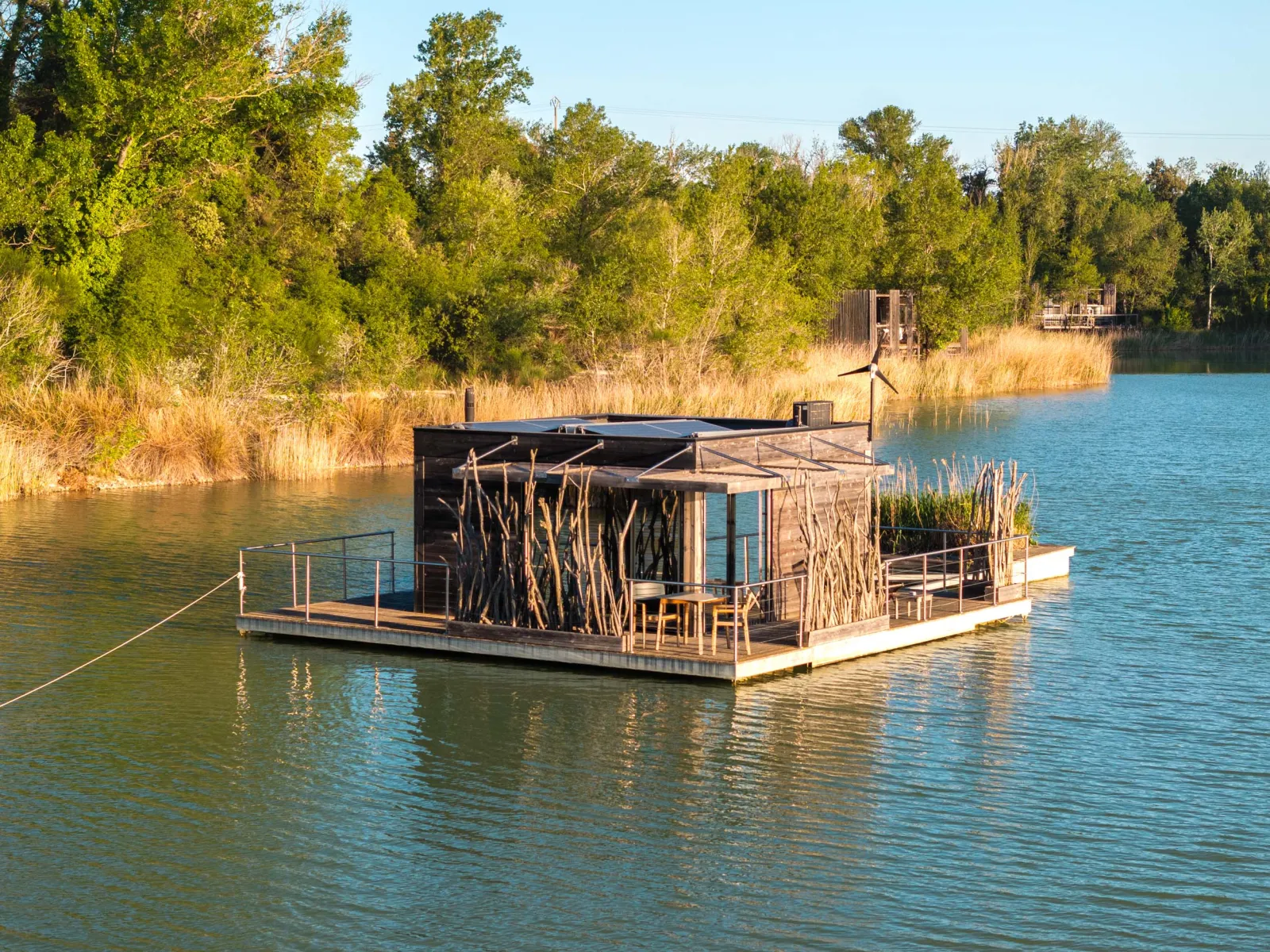 Éco-Cabane Utopie, cabane sur l'eau à Sorgues