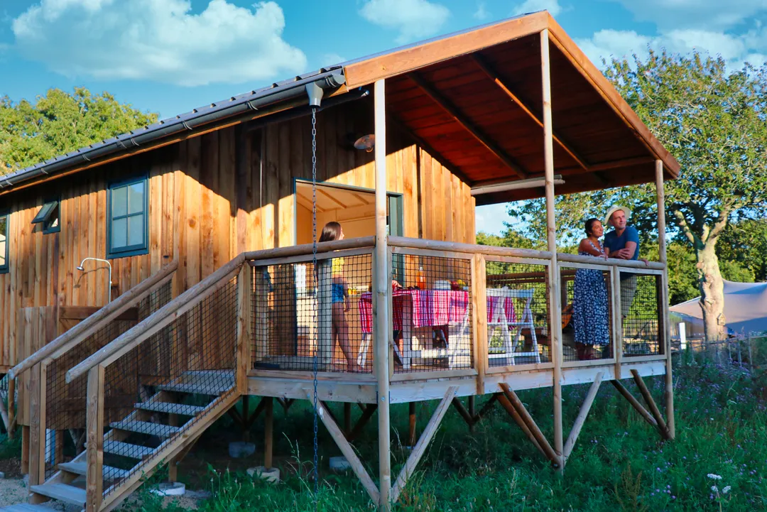 Écolodge de Dihan, cabane sur pilotis à Ploemel