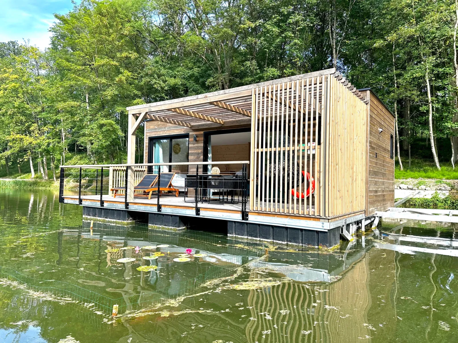 L'Õthentique, cabane sur l'eau à Sainte-Gemme