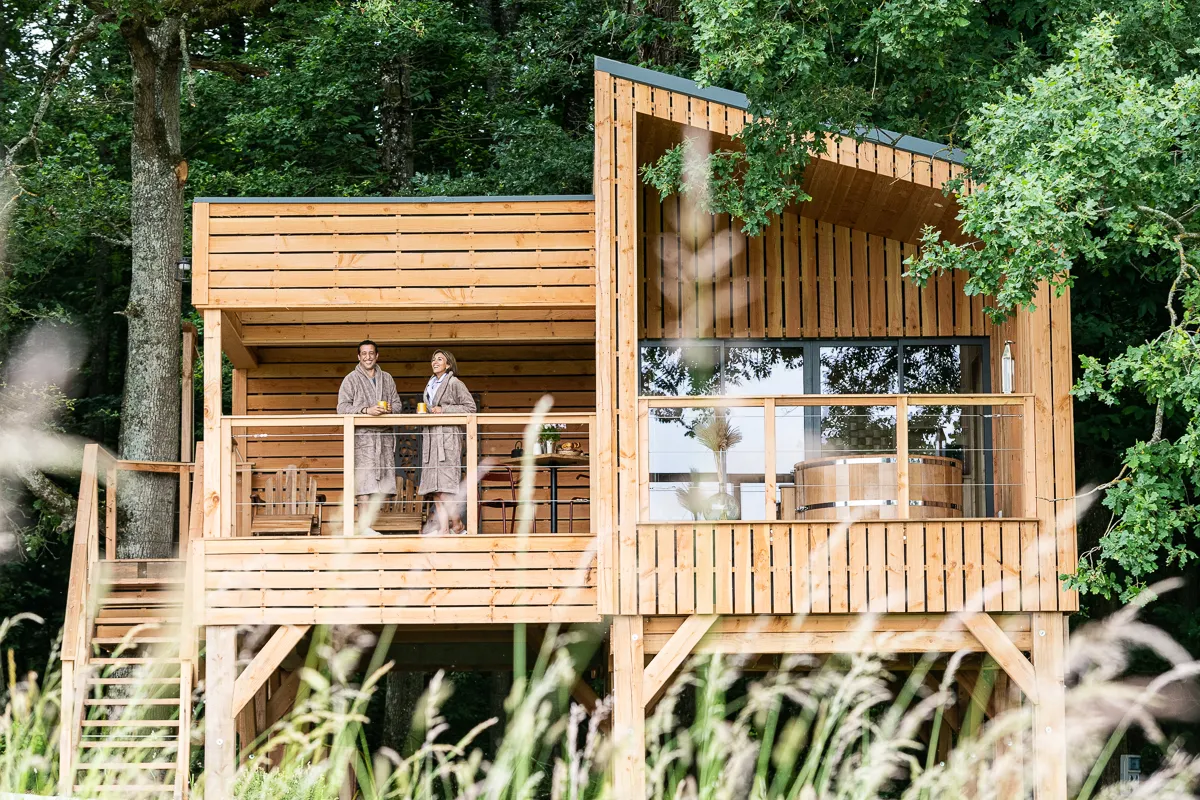 Flora Pertica, cabane sur pilotis à Cour-Maugis sur Huisne