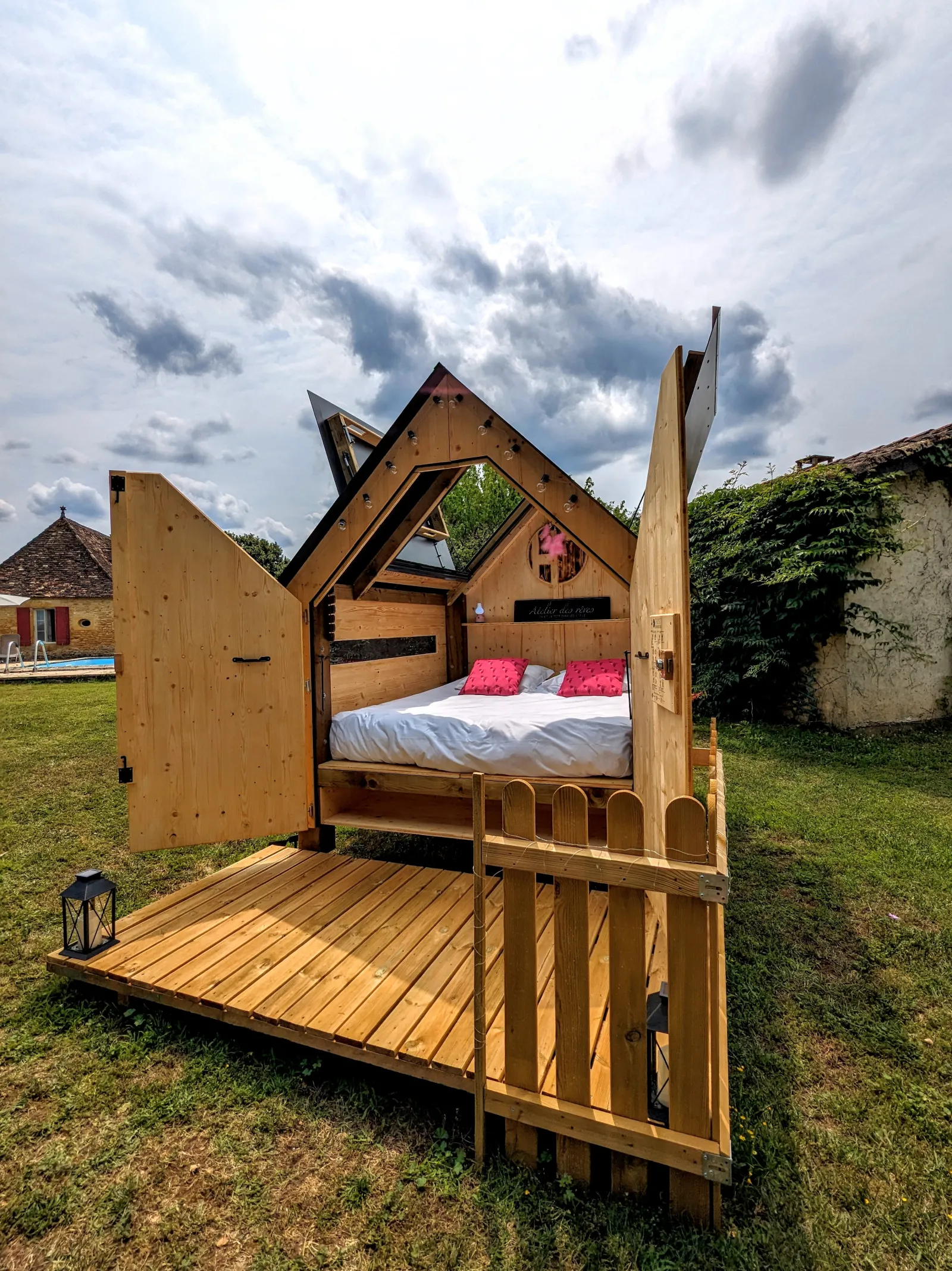 Hutte aux Étoiles, cabane au sol à Sainte-Croix