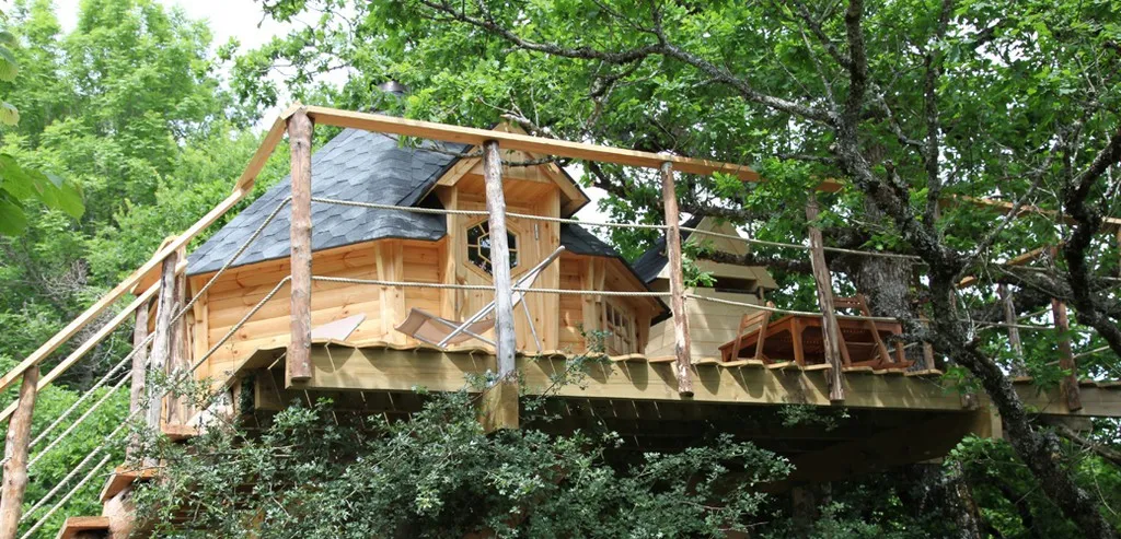 Hutte perchée Nonette, cabane dans les arbres à Saint-Simon