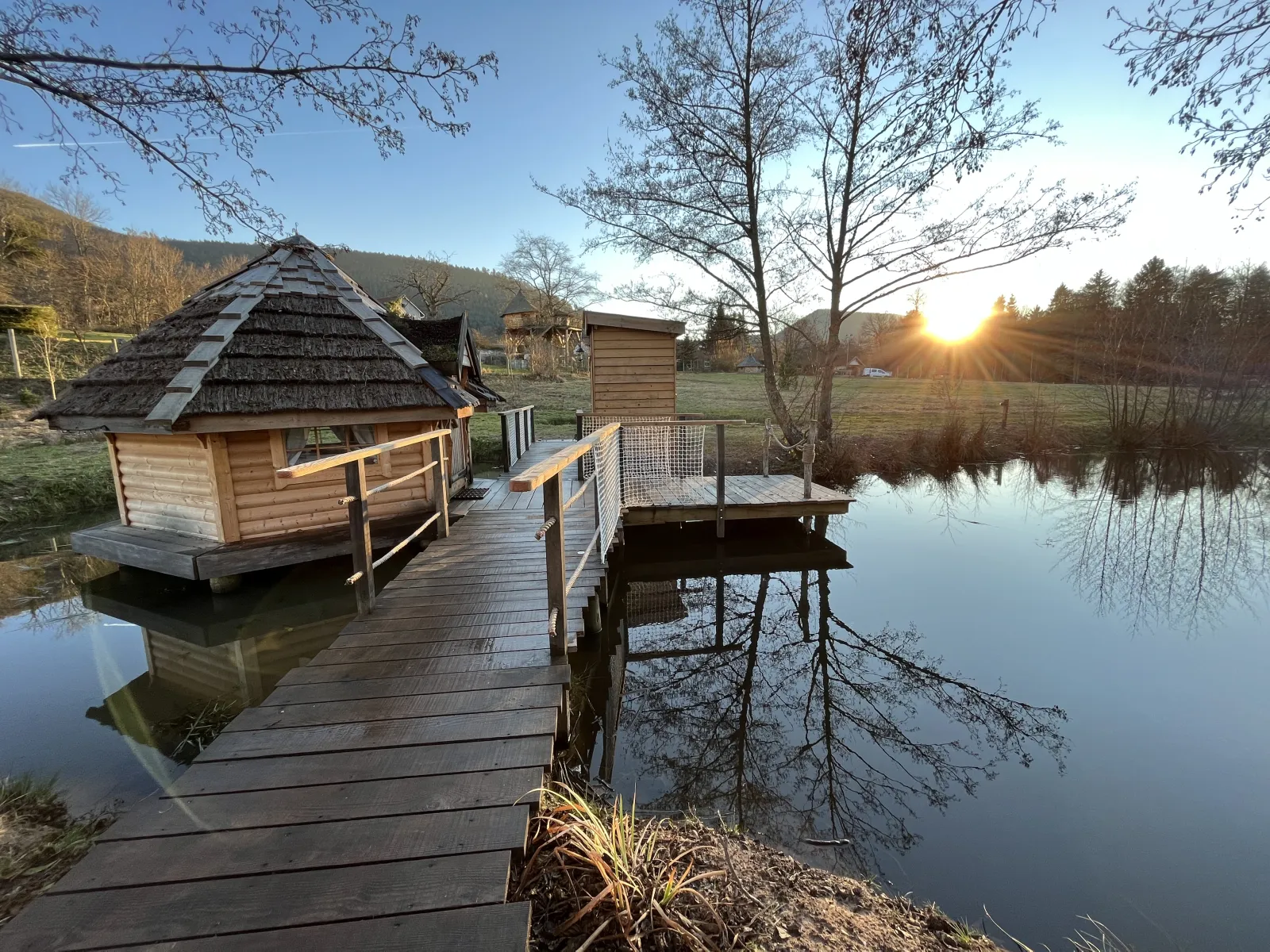 Kota des Cambuses, cabane sur l'eau à Saint-Dié-des-Vosges
