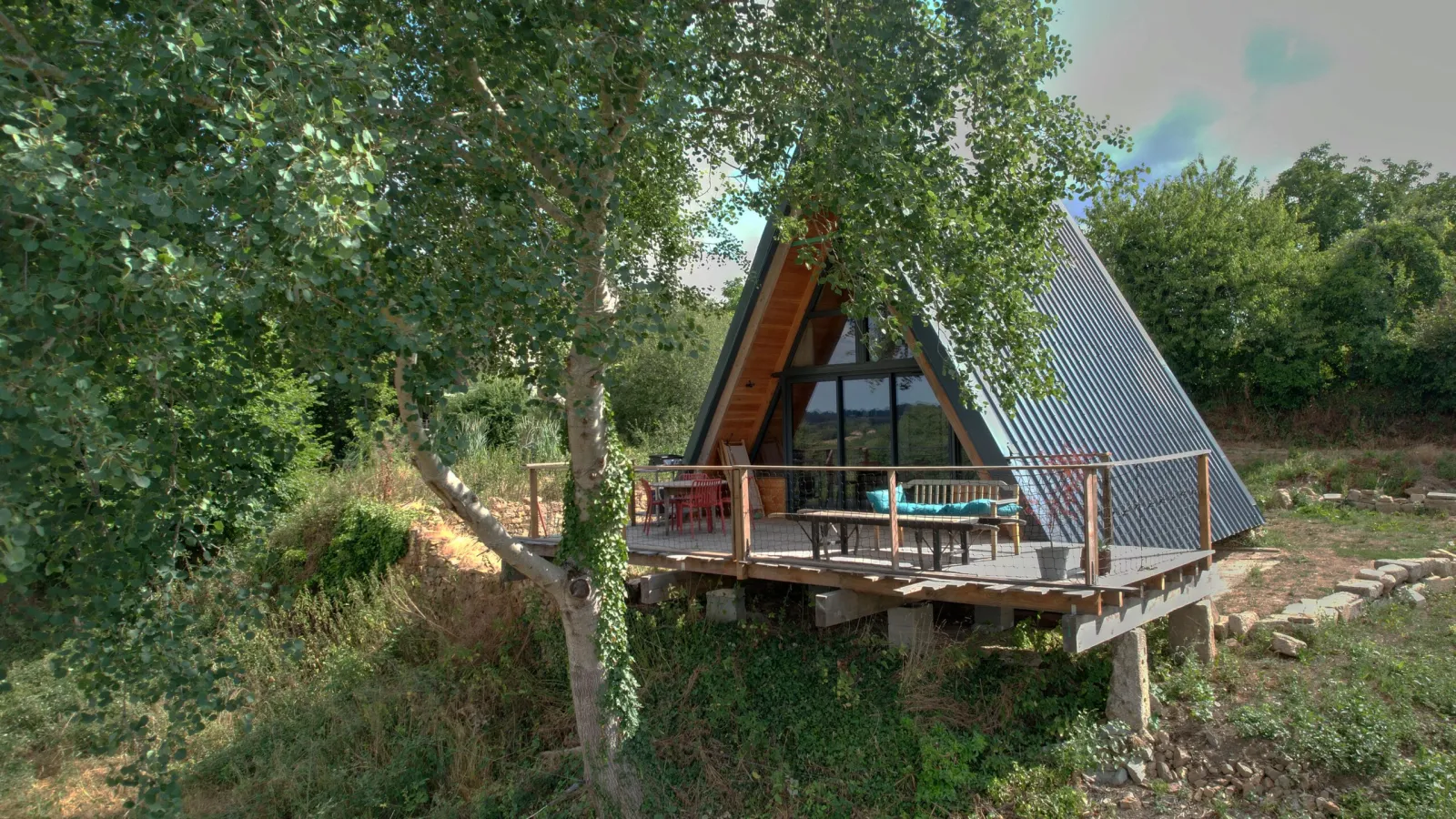 L'Abri Cellois, cabane au sol à La Celle-Dunoise