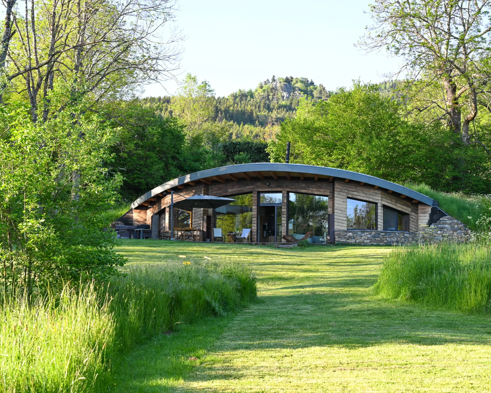 La Bulle de bois, cabane au sol à Queyrières