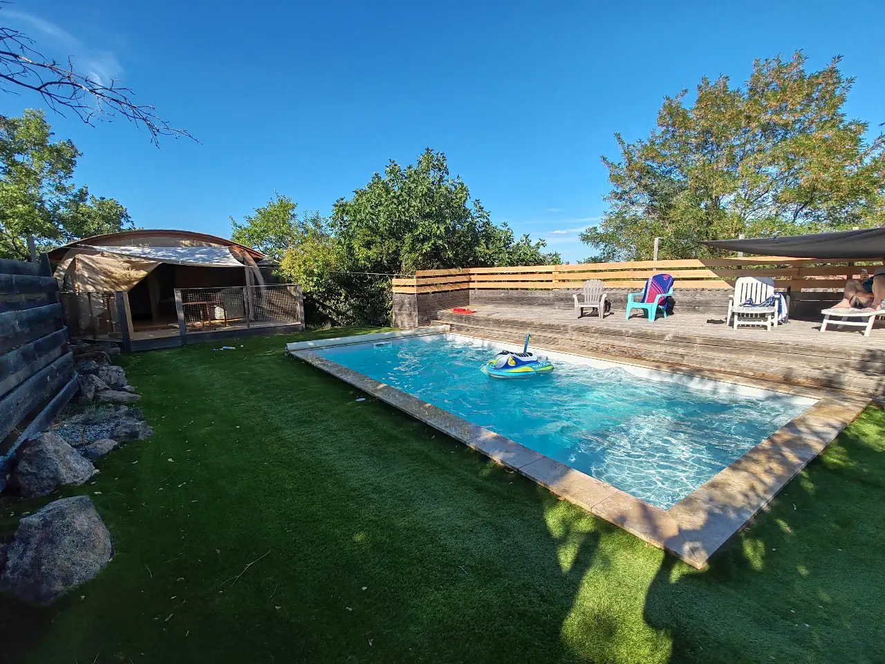 La Cabane à Pool, cabane au sol à Lablachère