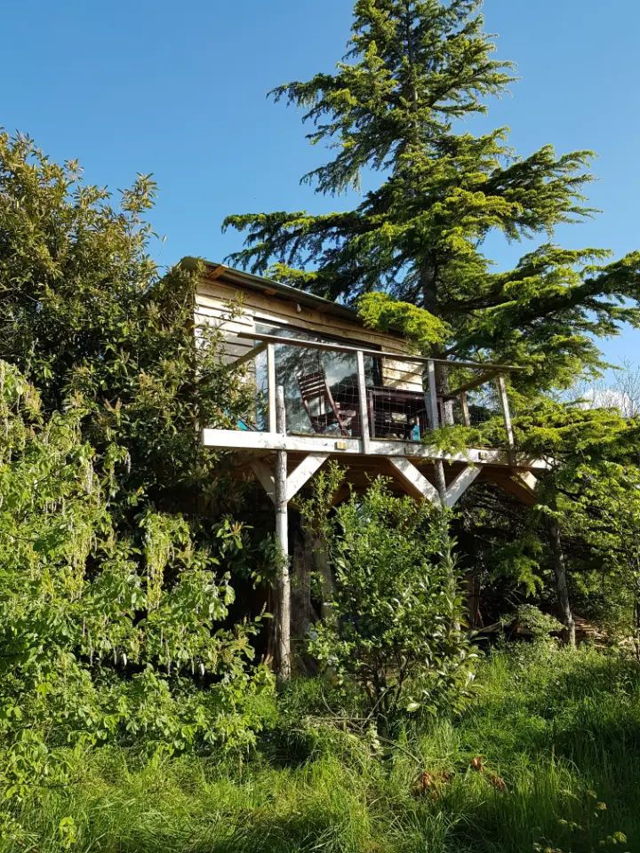 La Cabane dans les arbres, cabane dans les arbres à Avon-les-Roches