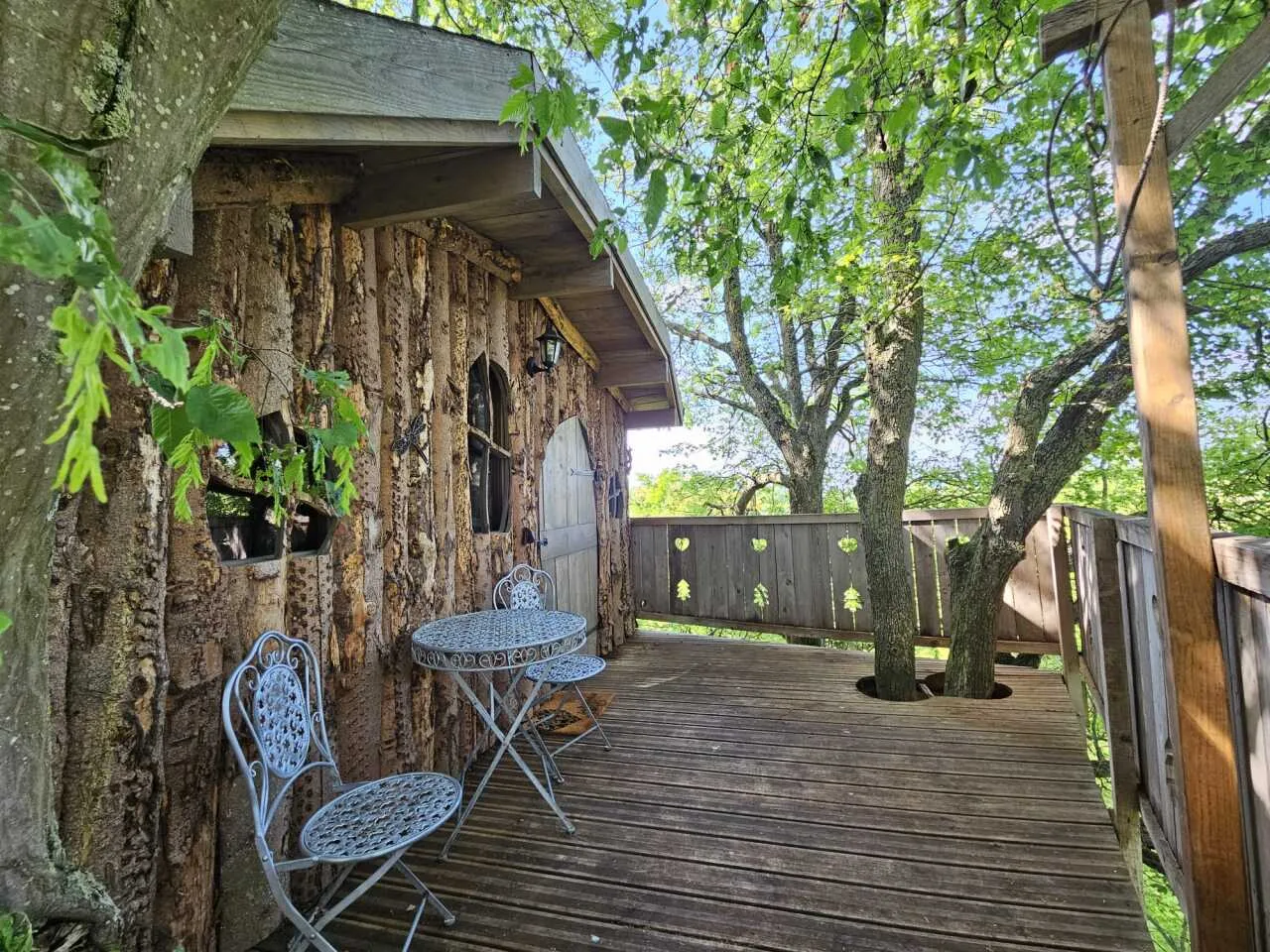 La Cabane dans les Arbres, cabane dans les arbres à Essuiles