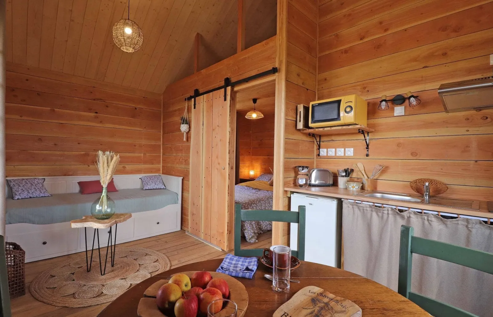 La Cabane de Jabi, cabane sur pilotis à Trémont