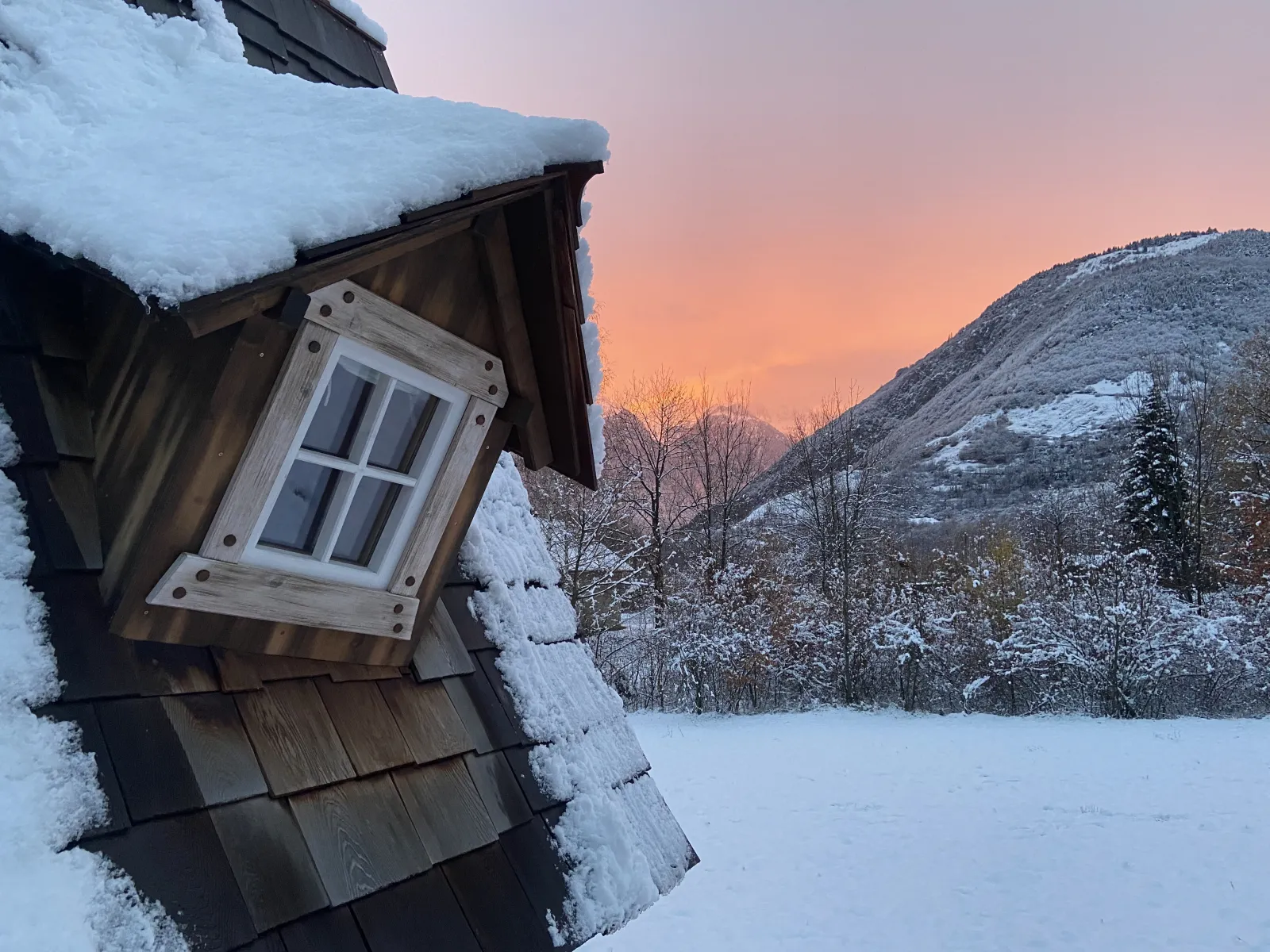 La Cabane de Mister Jack, cabane au sol à Saint-Martin-sur-la-Chambre