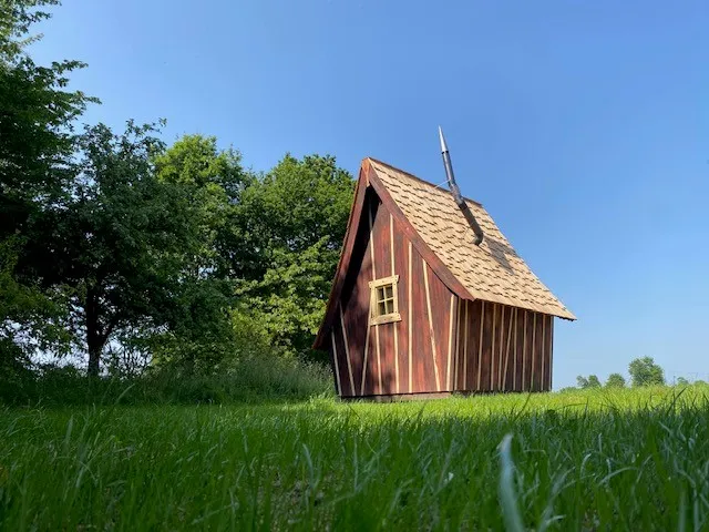 La Cabane des Farfadets, cabane au sol à Boisgervilly