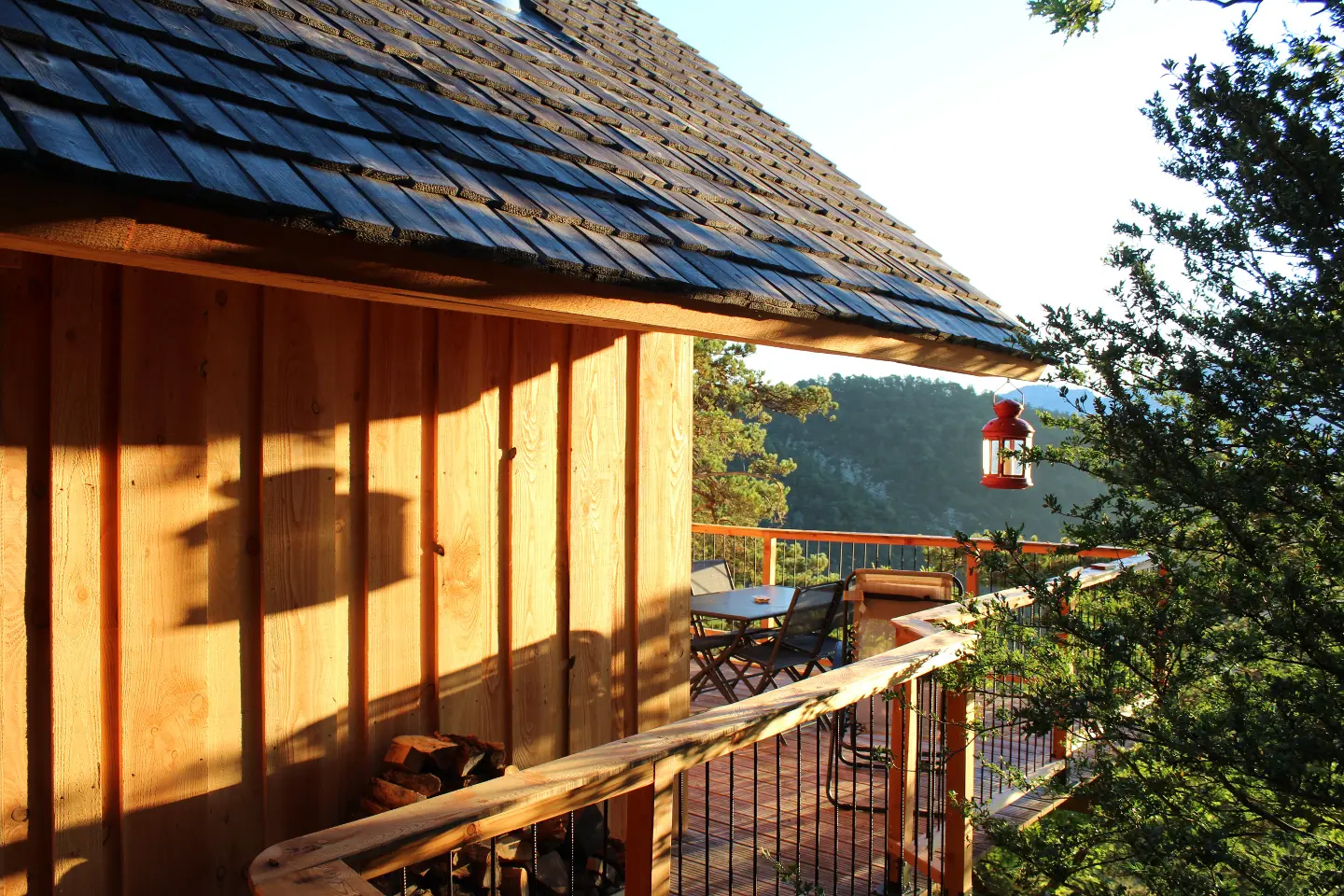 La Cabane du Bois, cabane sur pilotis à Saint-Nazaire-le-Désert