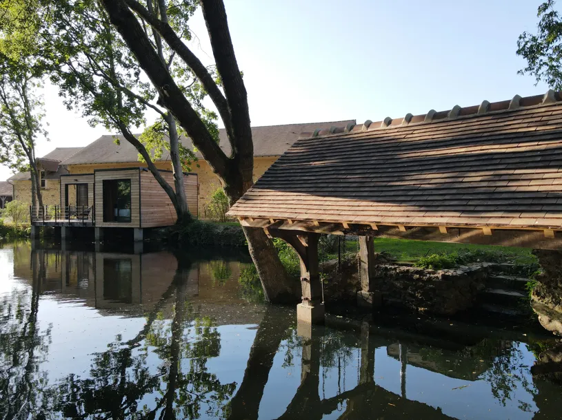 La Cabane du Pêcheur, cabane sur pilotis à Aubepierre-Ozouer-le-Repos