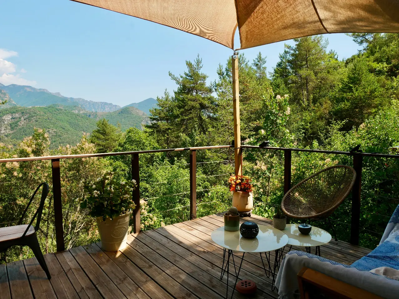 La Cabane du Val, cabane au sol à Tournefort