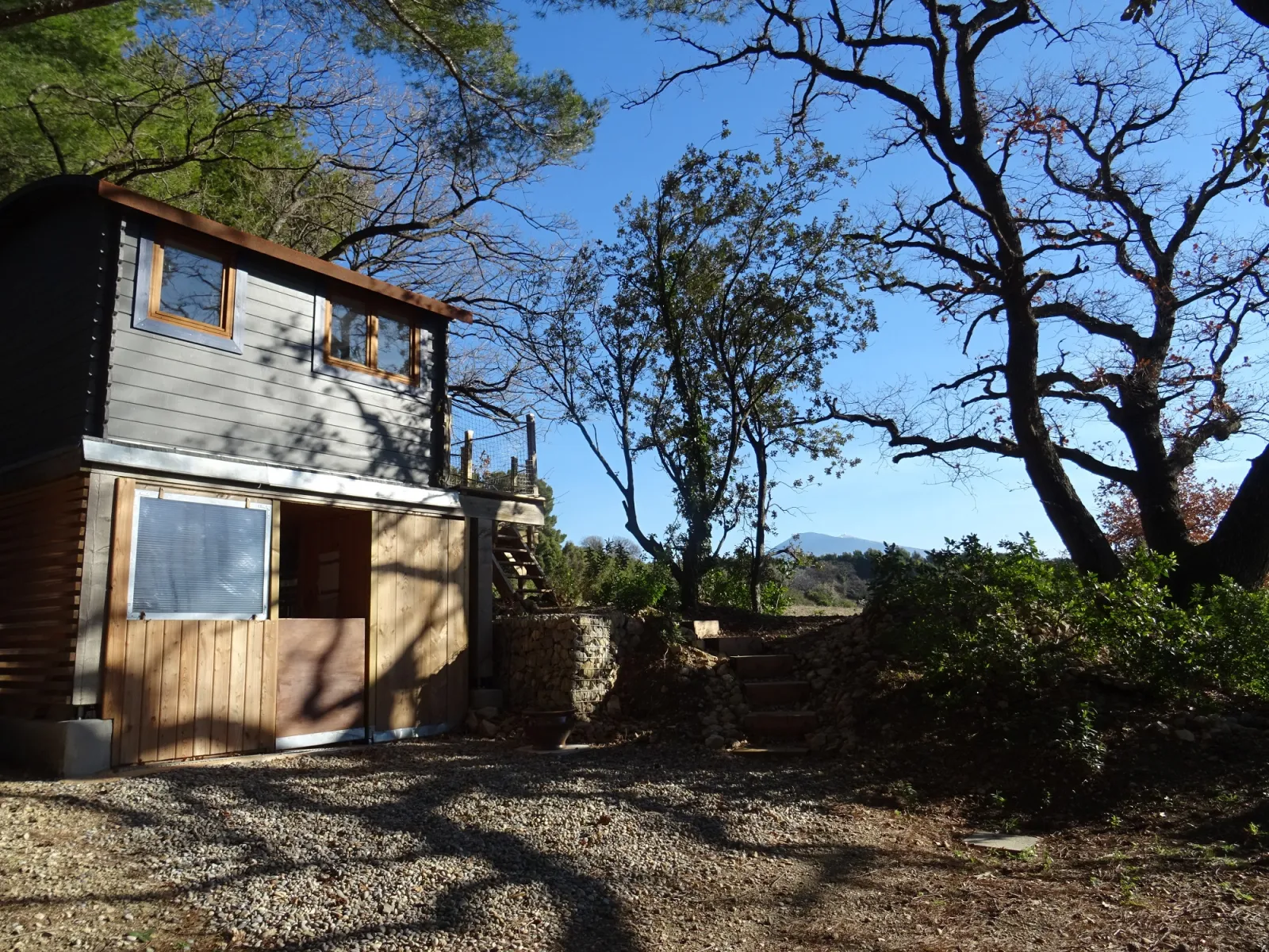 La Cabane du Ventoux, cabane sur pilotis à Saint-Hippolyte-le-Graveyron
