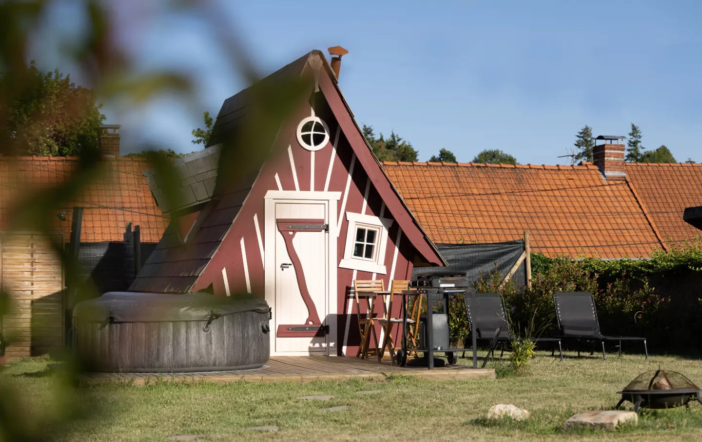 La Cabane Féérique, cabane au sol à Ames