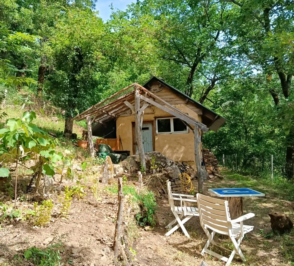 La Chouette Cabane, cabane au sol à Ispagnac