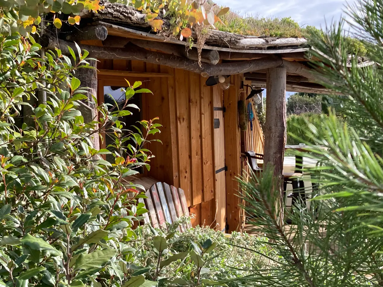 La Maison du Hobbit, cabane au sol à Villarzel-du-Razès