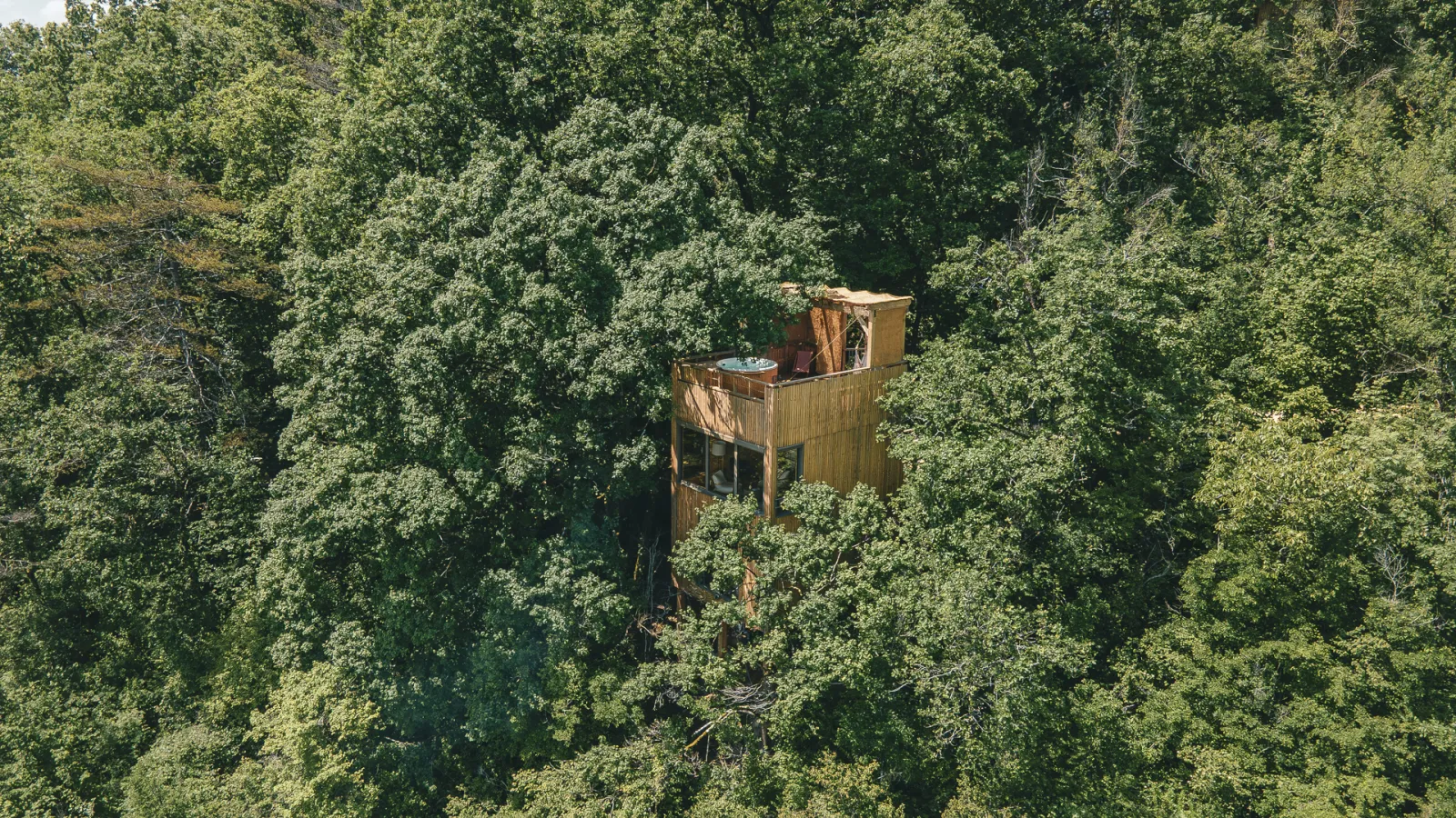 La Palombière 3, cabane sur pilotis à Laparade