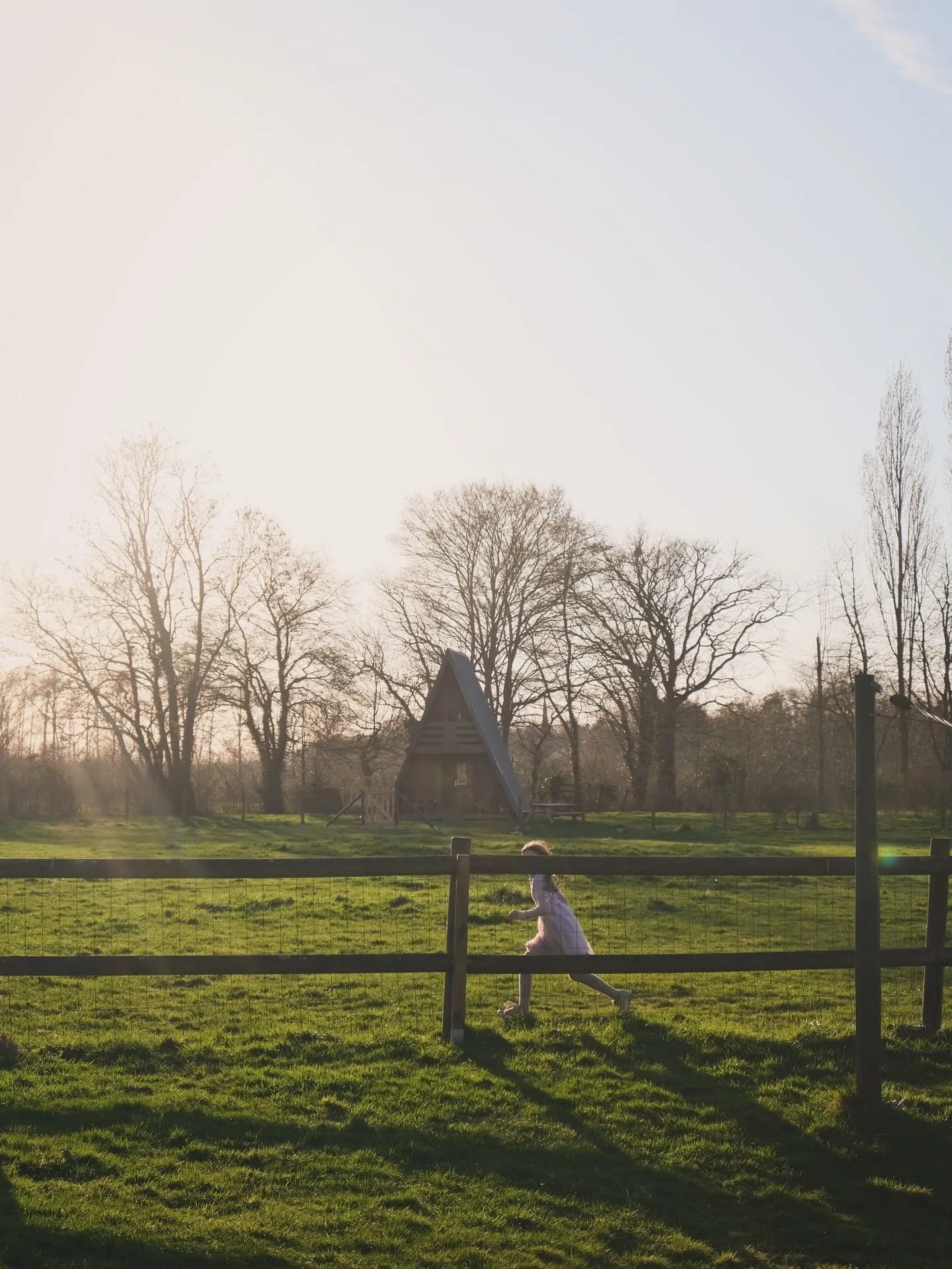 La Pause Sauvage, cabane au sol à Mesnil-en-Ouche