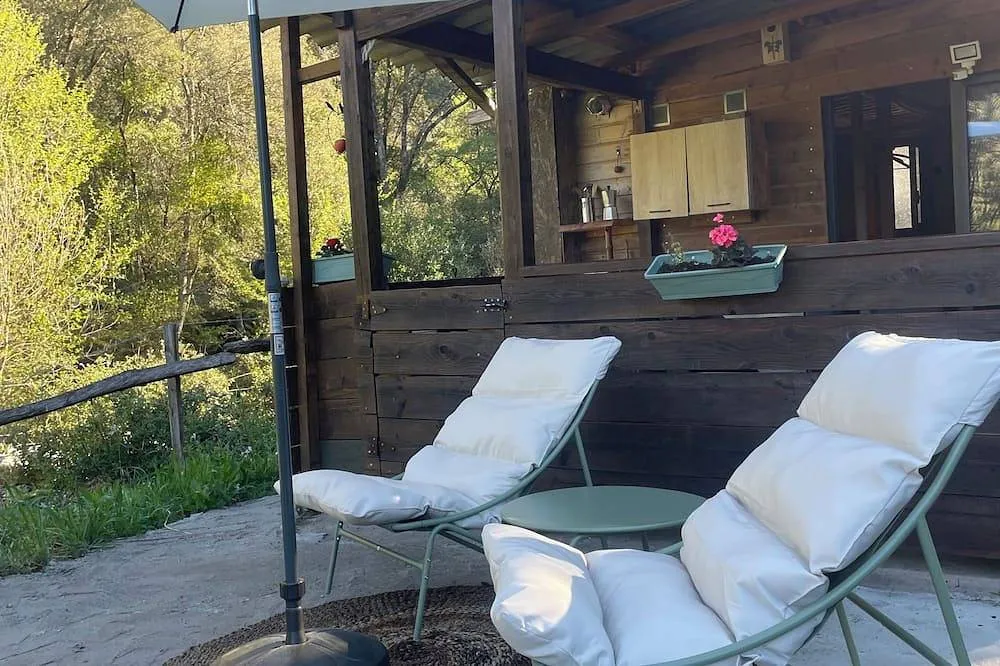 La Petite Cabane Corse, cabane au sol à Olivese