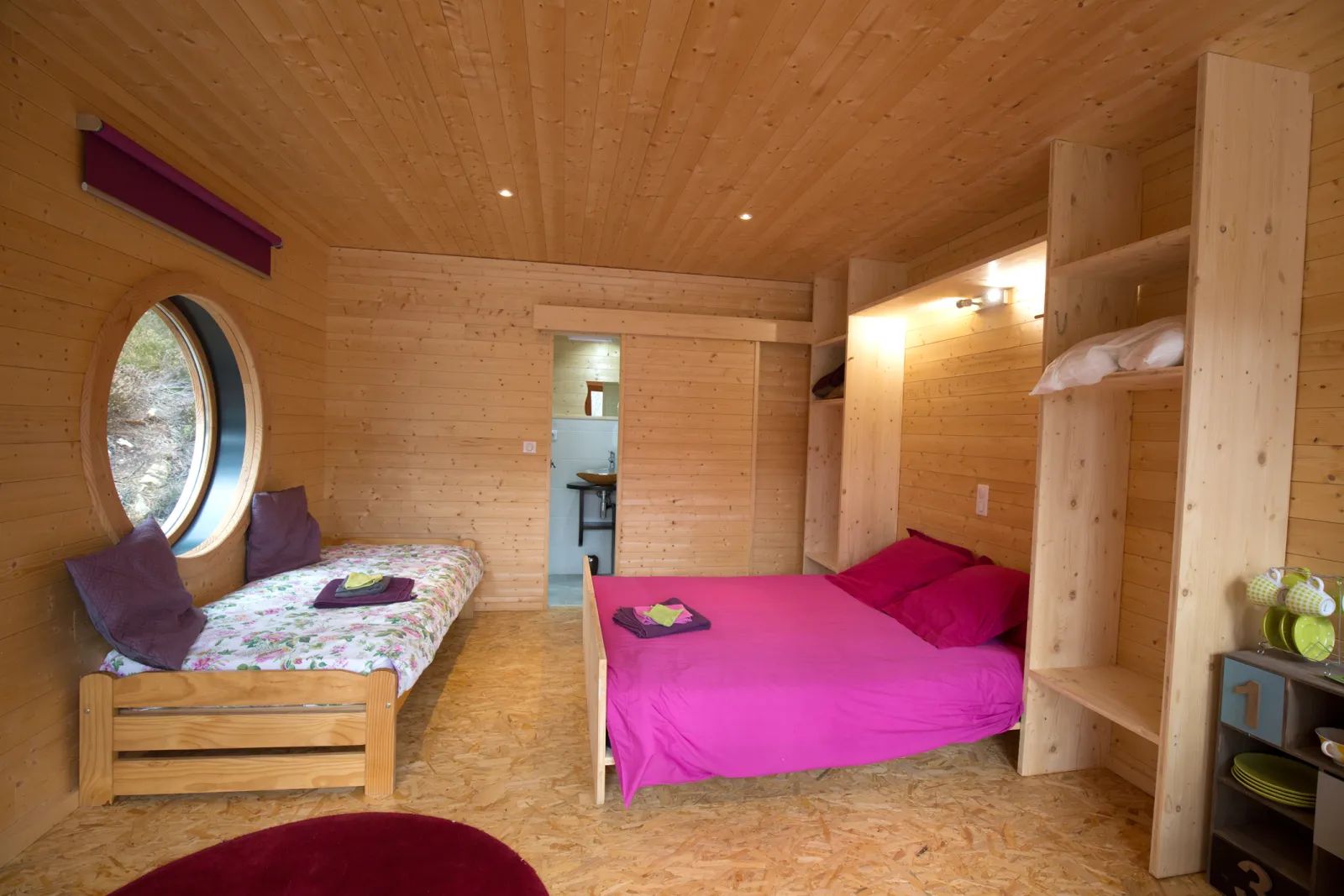 Le Chalet GAIA, cabane au sol à Lapte